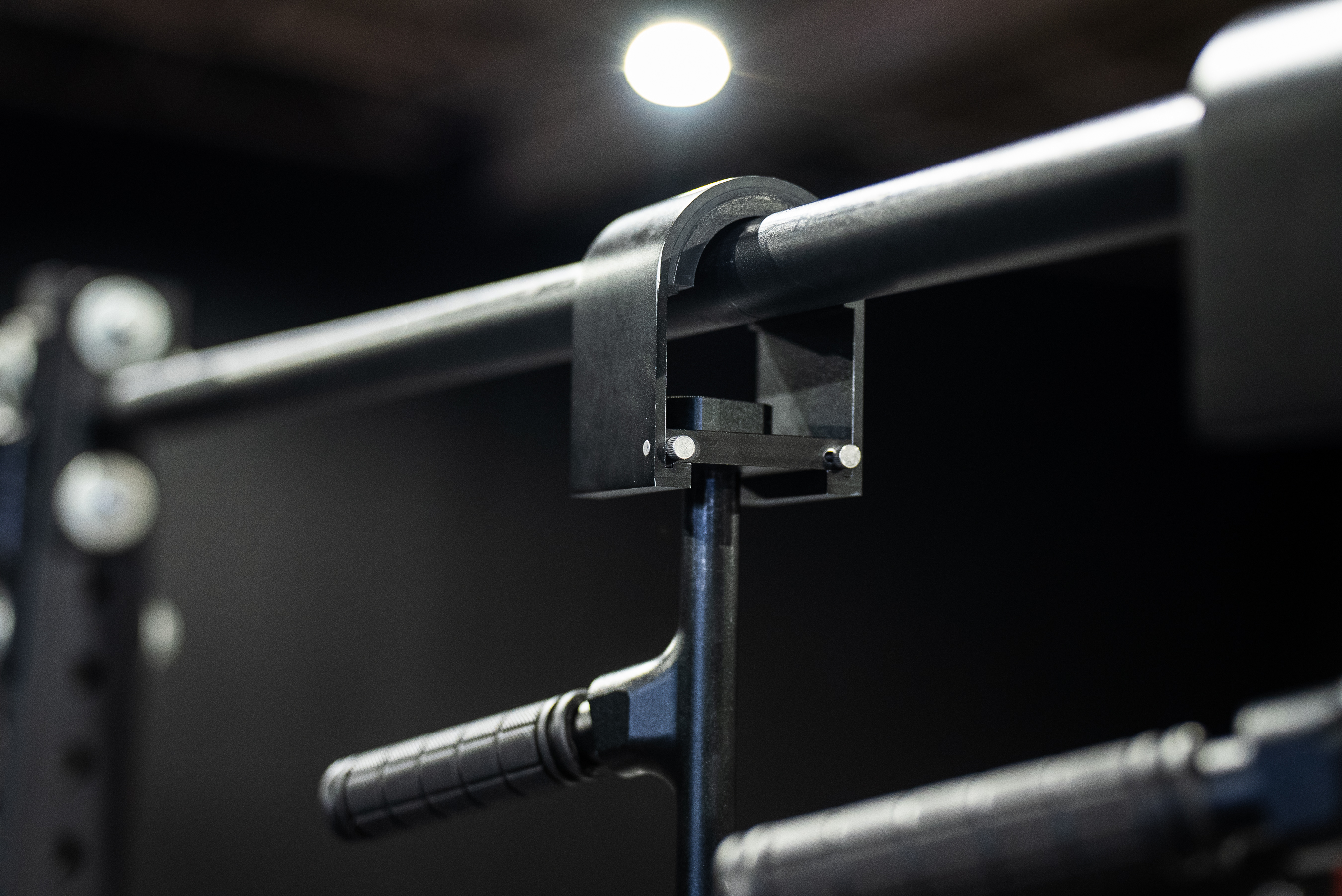 Close product study of the UNIX locking and adjustment mechanism